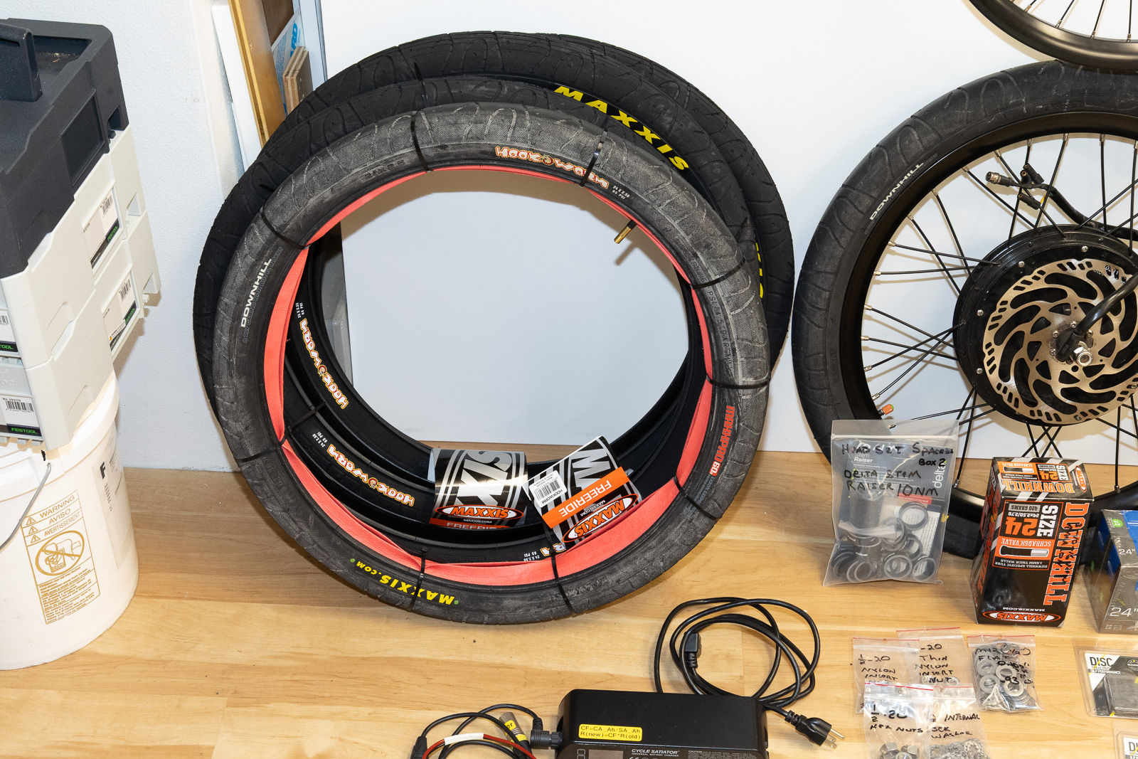 Extra Tires Maxxis Hookworm